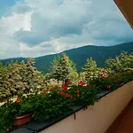 Hotel La *