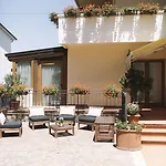 La Hotel *