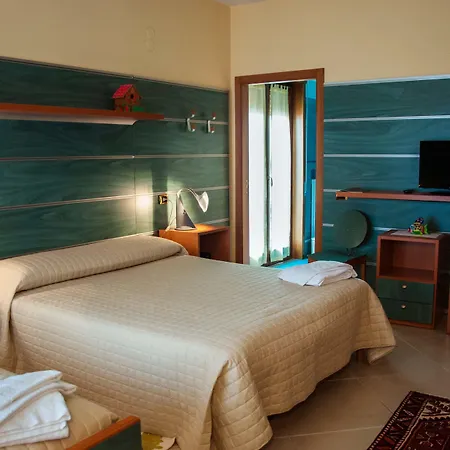 La Hotel *