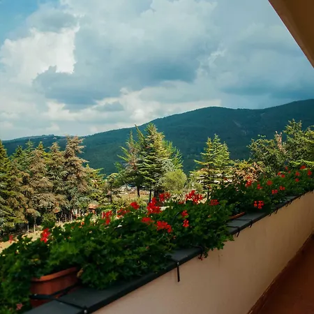 Hotel La *